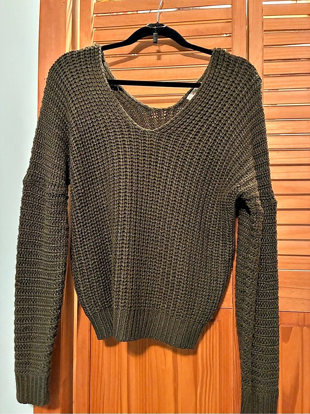 Free People Olive Green V-Neck Sweater Size Medium Like New